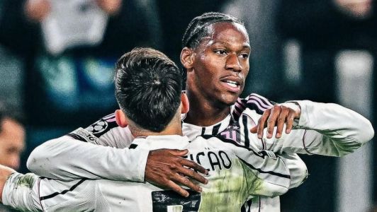 Jogadores da Juventus celebram gol sobre o Pafos pela Champions League