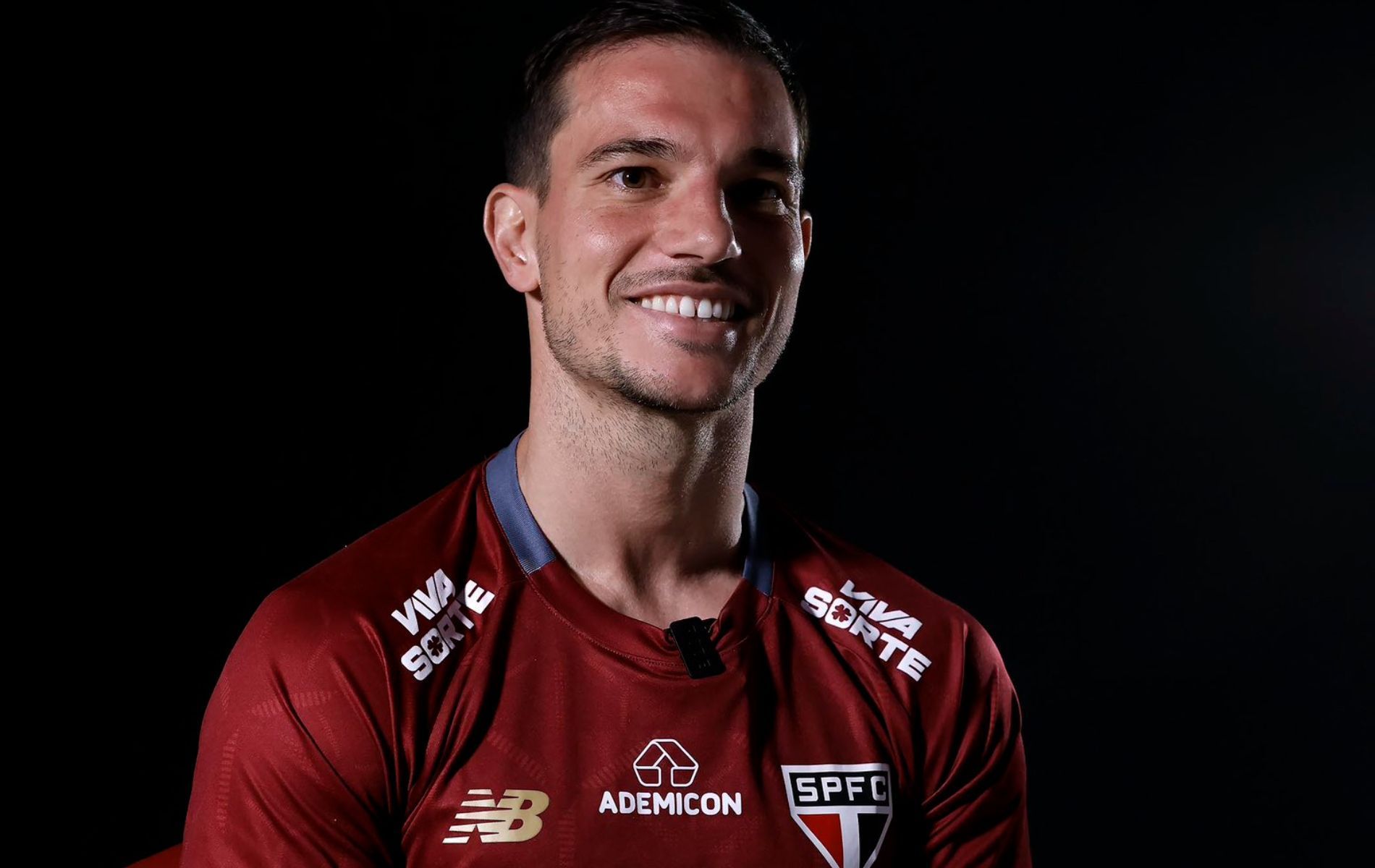 São Paulo anuncia contratação de lateral com passagens por gigantes europeus