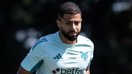Zagueiro do Cruzeiro, João Marcelo evolui em tratamento e se aproxima de retorno