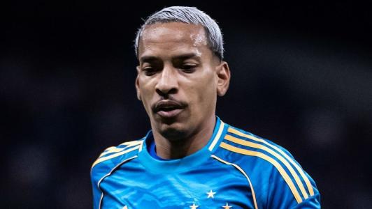 Matheus Pereira, meia do Cruzeiro, em ação contra o Sport, pelo Brasileirão