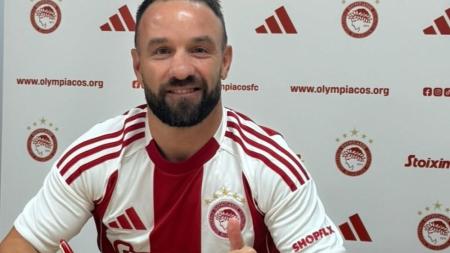 Mathieu Valbuena, ao assinar com o Olympiacos