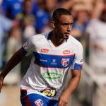 Campeão pelo Cruzeiro, zagueiro se destaca pelo Betim e assume artilharia do Mineiro