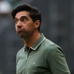 Pênalti para o Vasco? Abel reage à arbitragem polêmica em vitória do Palmeiras