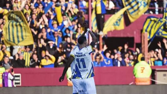 Di Maria comemora gol pelo Rosário Central contra o Lanús