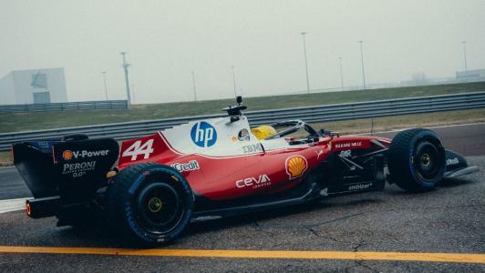 Lewis Hamilton em ação pela Ferrari em testes com o SF-26