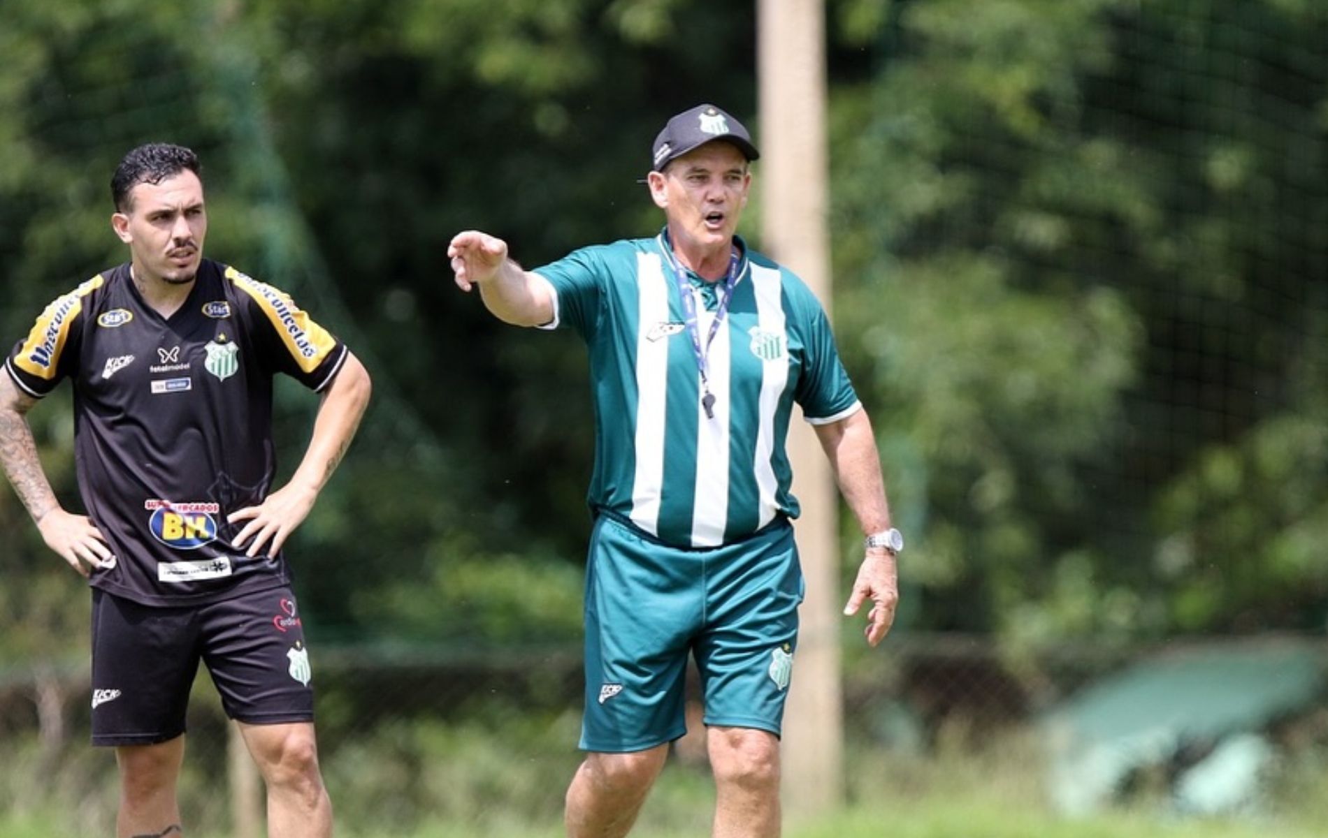 Invicto, clube mineiro anuncia saída de técnico antes de duelo contra o Cruzeiro