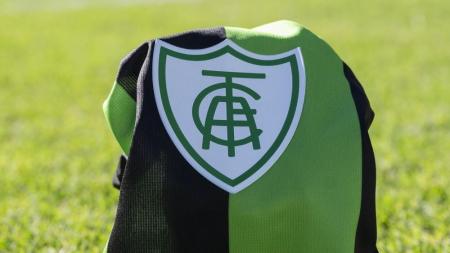 Escudo do América em camisa da temporada 2025