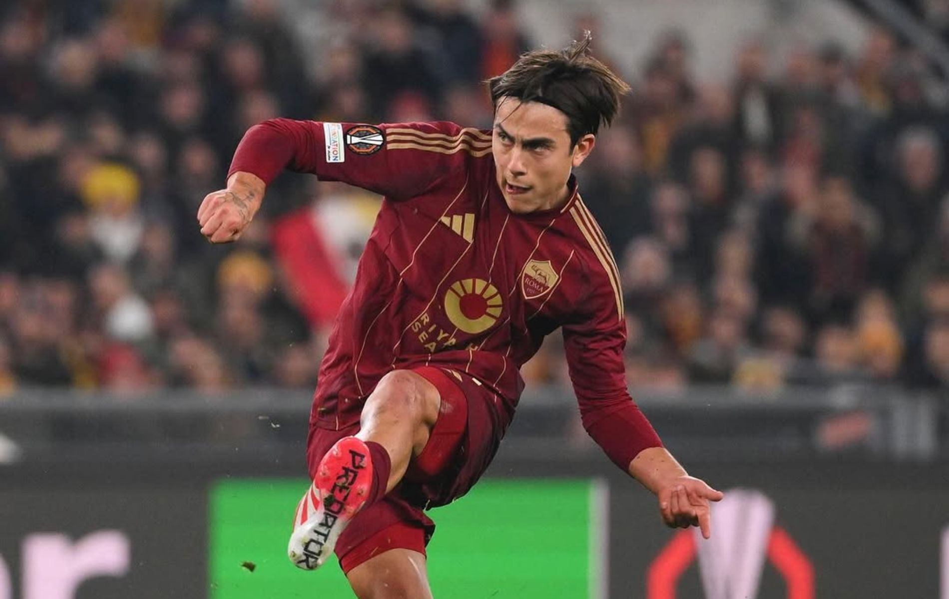 Roma bate Eintracht Frankfurt em casa e vai aos playoffs da Europa League