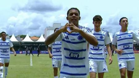 Akiles, do Cruzeiro, celebra gol sobre o Meia Noite-SP, pela Copinha • Reprodução/YouTube XSports
