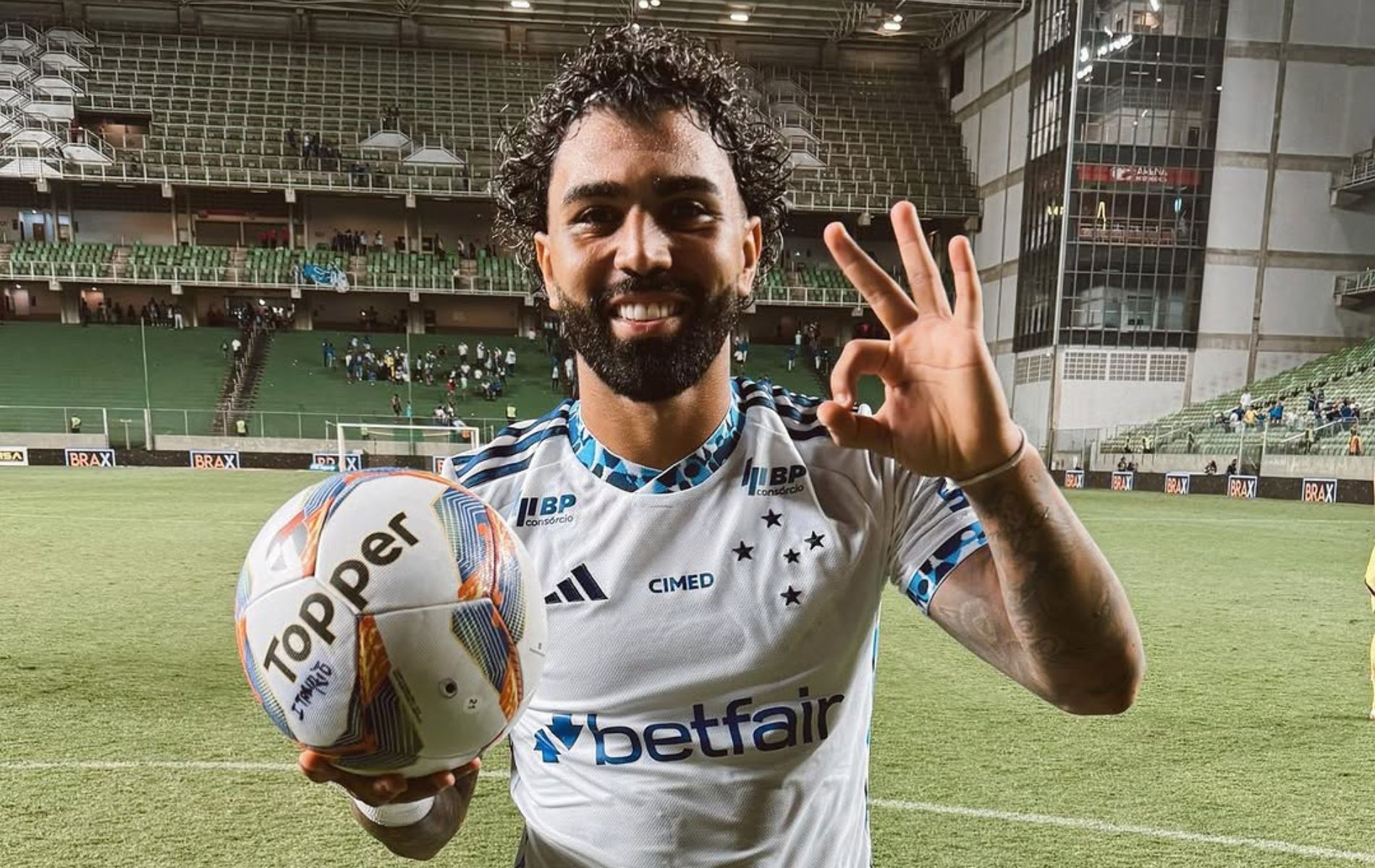 Gabigol recebe 'presente' após fazer hat-trick pelo Cruzeiro; entenda