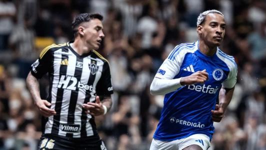 Matheus Pereira, do Cruzeiro, comemora gol sobre Atlético na Arena MRV, no empate por 1 a 1, pela Série A