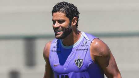 Hulk durante treinamento do Atlético na Cidade do Galo