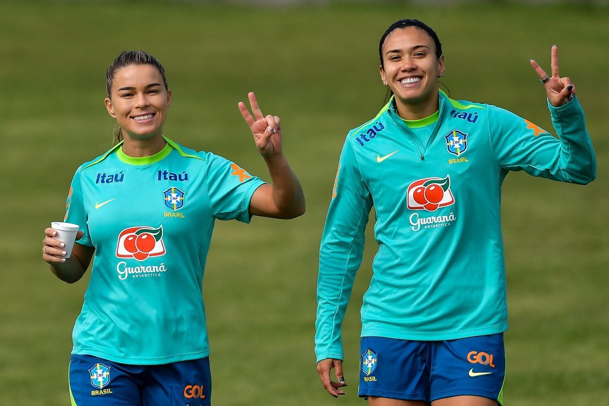 Lateral da Seleção assina com gigante europeu e celebra: “Maior clube do mundo”