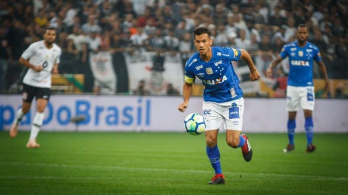 Henrique em ação pelo Cruzeiro na final da Copa do Brasil 2018 contra o Corinthians