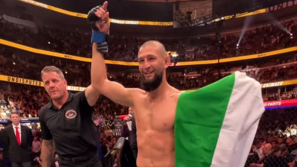 Em vitória contra Du Plessis, Chimaev bateu dois recordes históricos no UFC