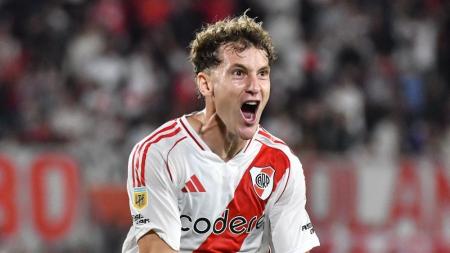 Facundo Colidio, atacante do River Plate, em ação no Monumental de Nuñez