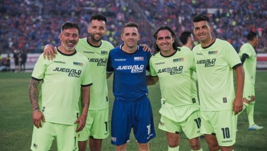 Walter Montillo (de azul) ao lado de Sorín se despede do futebol