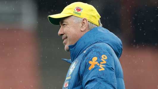 Carlo Ancelotti, técnico da Seleção Brasileira, durante treinamento da equipe em Londres