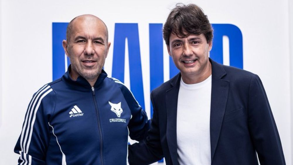 Preparador físico da Seleção Brasileira acompanha treino do Cruzeiro na Toca II