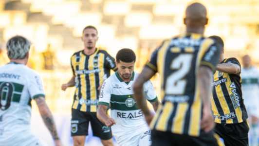 Volta Redonda x Coritiba em partida realizada neste sábado (25), pela Série B