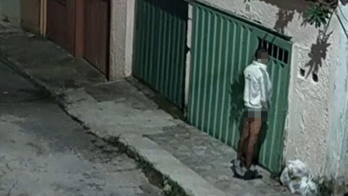 Homem em situação de rua é flagrado se masturbando enquanto espia casas em BH; veja vídeo