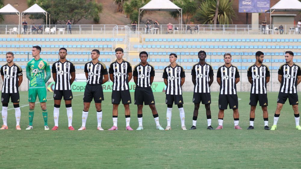 Diretor do Atlético avalia uso de jovens no Mineiro e faz pedido à torcida