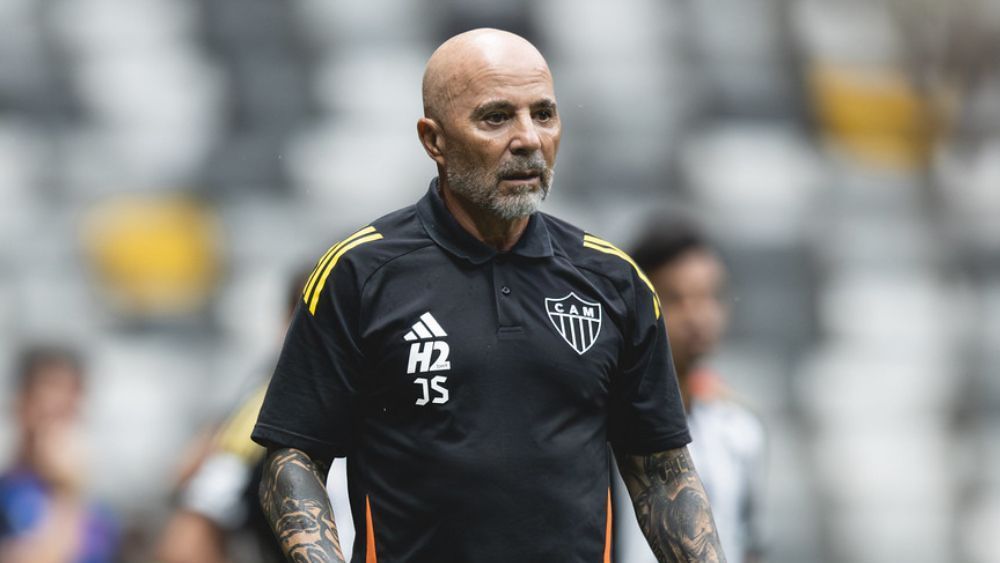 Diretor do Atlético comenta utilização da base por Sampaoli e faz projeção