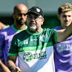 Desfalcado, América faz treino aberto com foco no jogo contra o Botafogo-SP