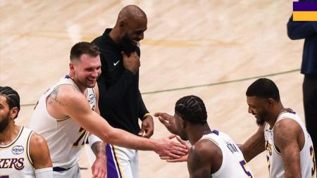 Jogadores do Los Angeles Lakers celebram vitória sobre o Dallas Mavericks