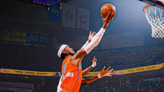 Shai Gilgeous-Alexander em jogo do Thunder contra os Suns