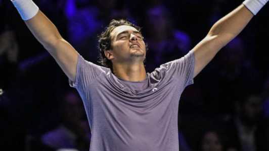 João Fonseca celebra após conquista do título do ATP 500 da Basileia