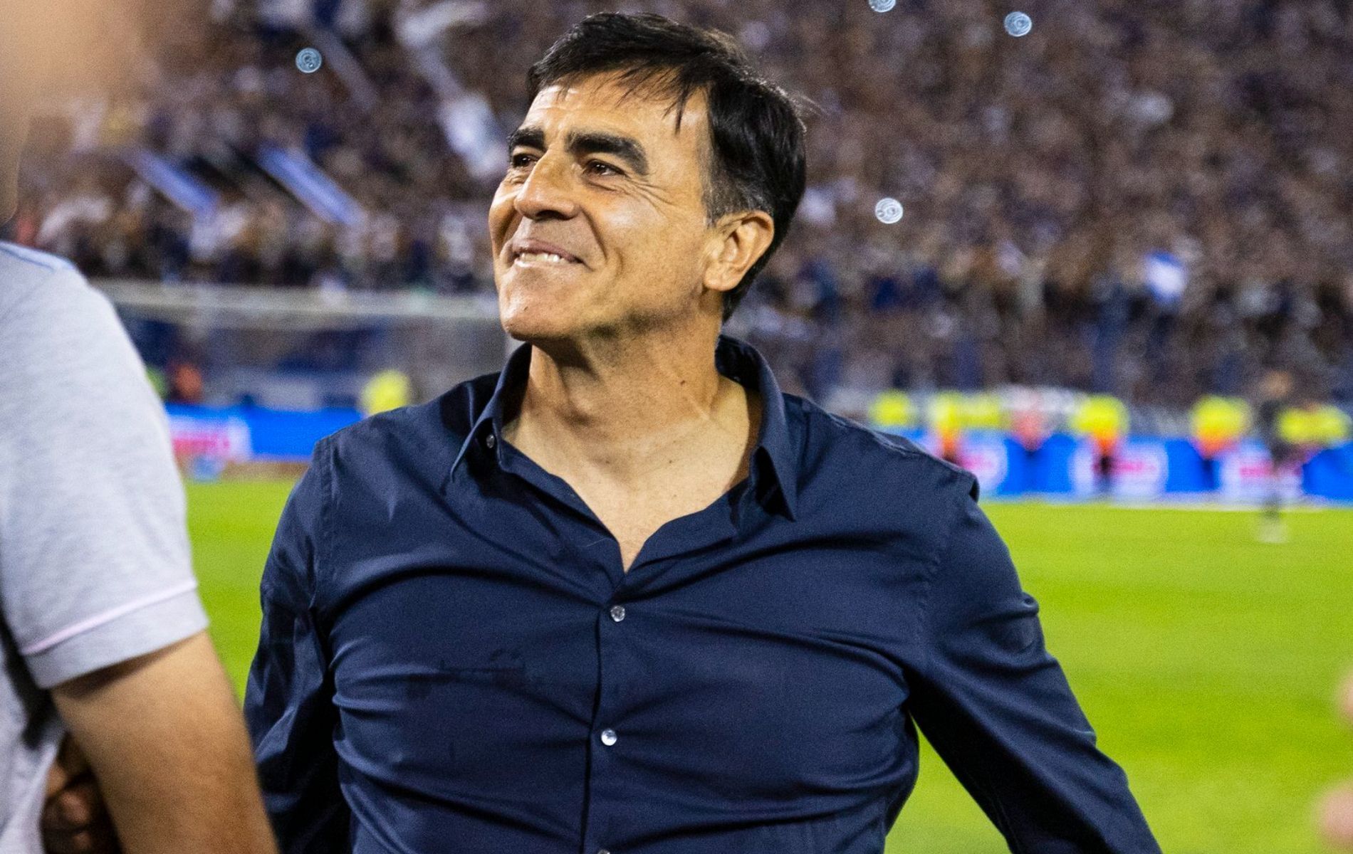 Desejado no Brasil, técnico do Vélez vira desfalque em final por motivo inusitado