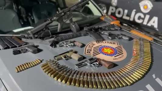 Polícia Militar de São Paulo prende homem portando 'arsenal de guerra' dentro de pousada no litoral do estado