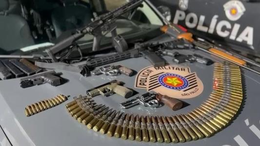 Polícia Militar de São Paulo prende homem portando 'arsenal de guerra' dentro de pousada no litoral do estado