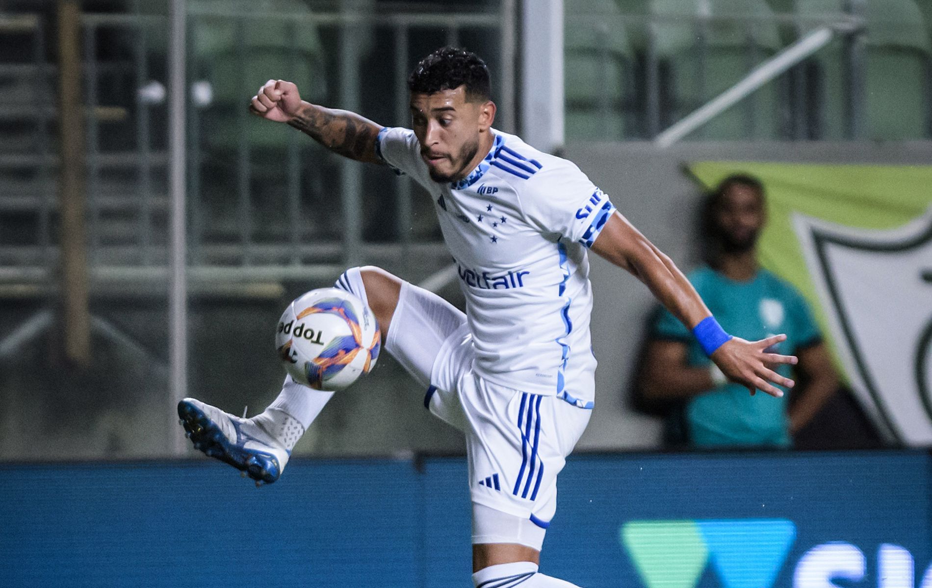William volta a dar assistência pelo Cruzeiro e quebra seca da 'era Diniz'