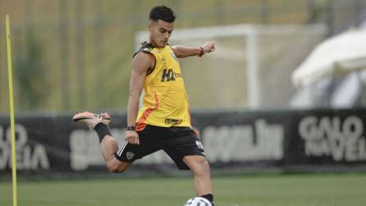 Após cumprir suspensão na última rodada, Fausto Vera está à disposição do técnico Jorge Sampaoli