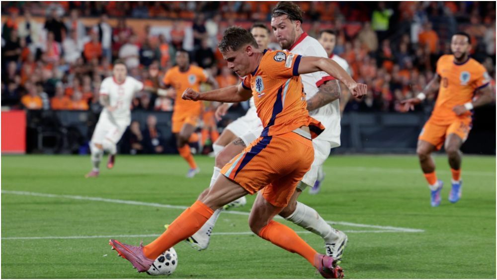 Holanda sai na frente, mas vacila no fim e empata contra Polônia nas Eliminatórias