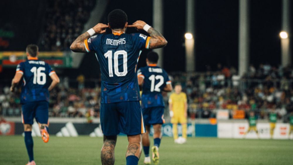 Memphis marca duas vezes e comanda vitória da Holanda sobre a Lituânia pelas Eliminatórias