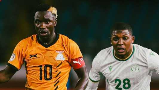 Jogadores de Zâmbia e Comores em ação pela Copa Africana de Nações