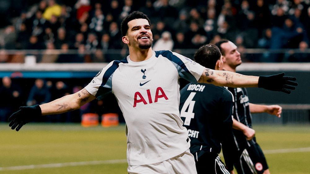 Tottenham vence Frankfurt e garante vaga nas oitavas da Champions