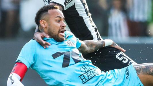 Neymar durante jogo do Santos contra o Botafogo pelo Brasileirão de 2025