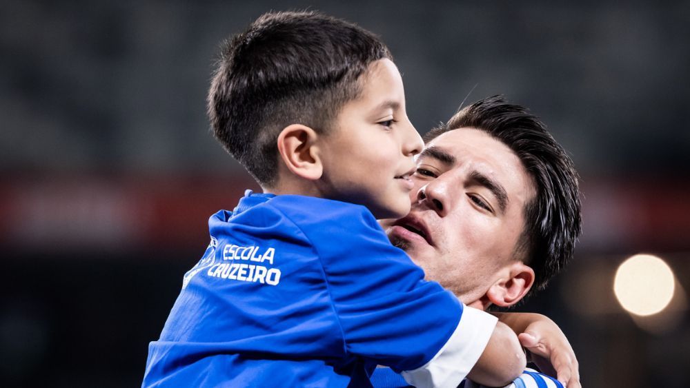 Zagueiro do Cruzeiro, Villalba faz desabafo sobre distância do filho