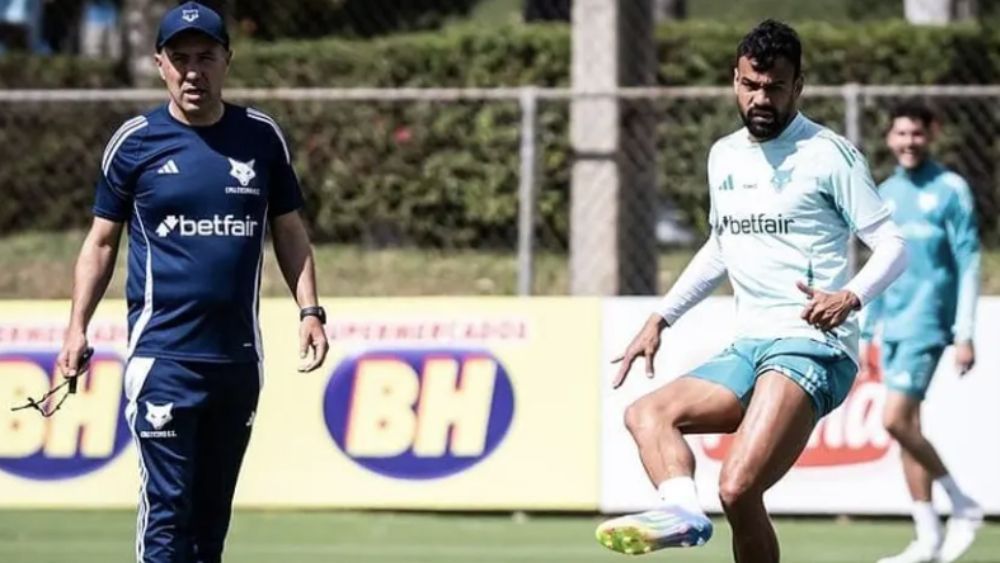 Fabrício Bruno exalta Leonardo Jardim e destaca metodologia de treino no Cruzeiro