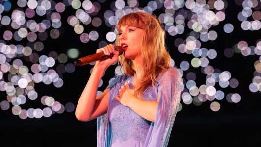 Cantora Taylor Swift em apresentação na "The Eras Tour"
