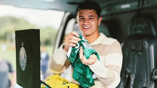 Lando Norris, da McLaren, com camisa do Palmeiras