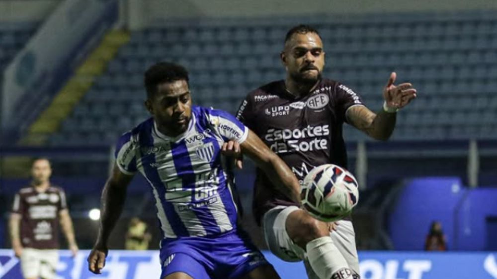 Avaí marca nos acréscimos e garante empate contra a Ferroviária pela Série B