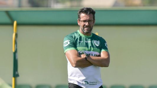 Alberto Valentim em treino do América