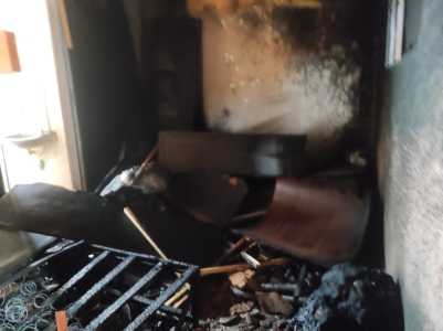 Casa incendiada em bairro de Montes Claros