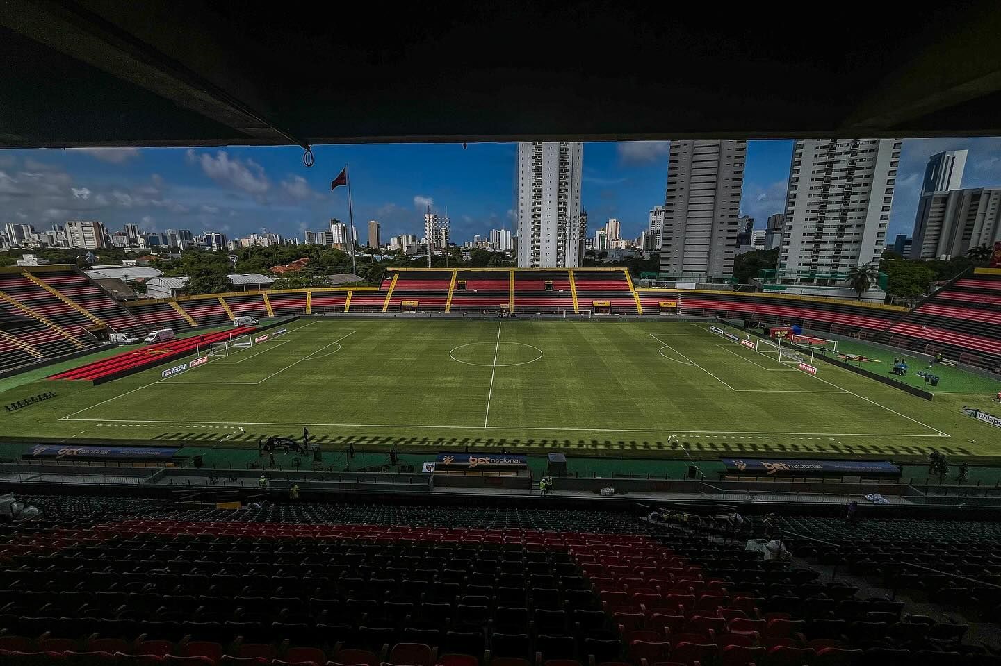 Sport identifica e pune torcedores que arremessaram objetos no campo contra o Náutico