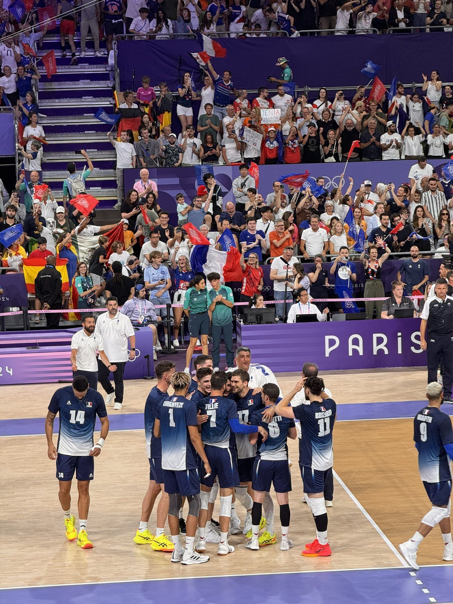 Paris 2024: França vence Alemanha de virada a vai às semis do vôlei masculino